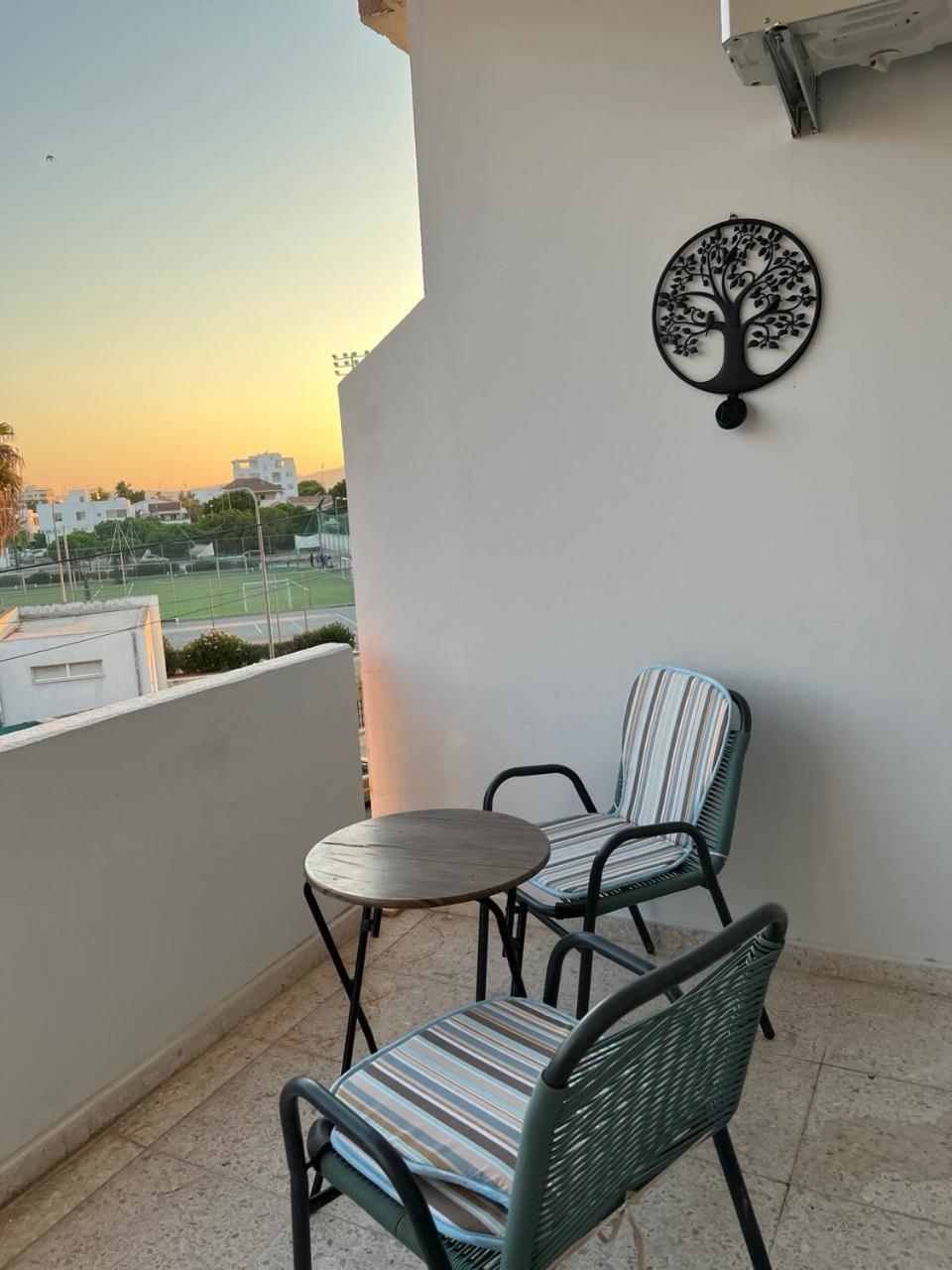 Tower Court Rooms Larnaca Extérieur photo
